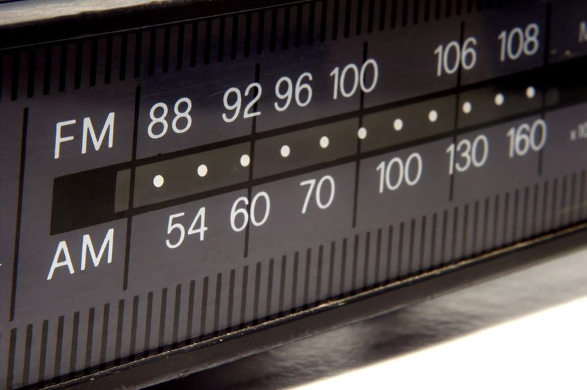 How to Make a Simple FM Radio from Scratch 📻🎶